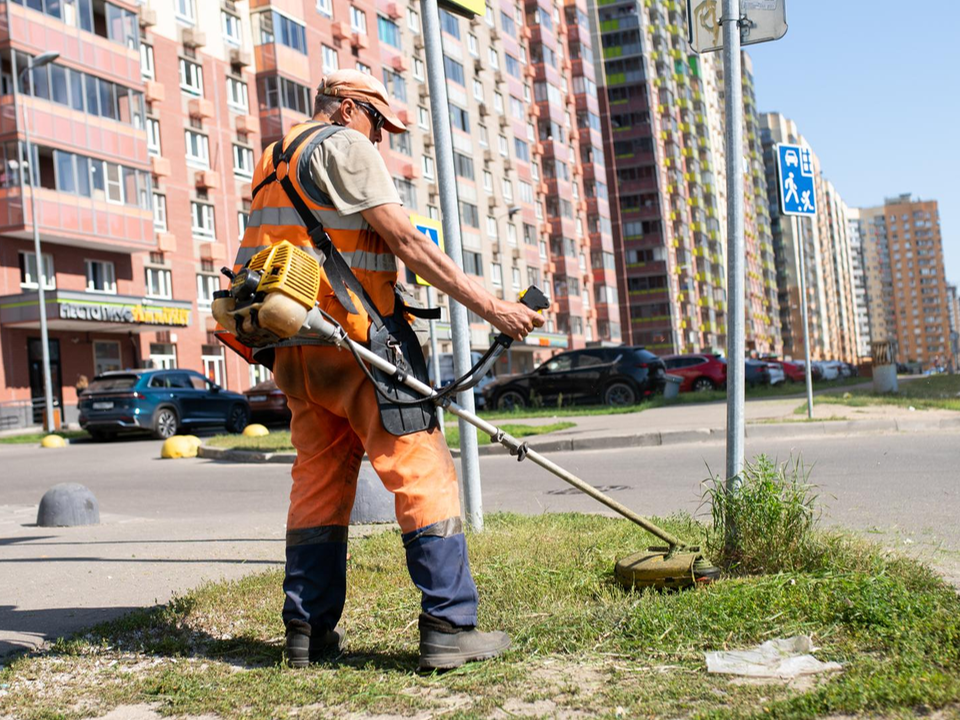 На региональных дорогах Ленинского округа отремонтировали знаки и обновили разметку