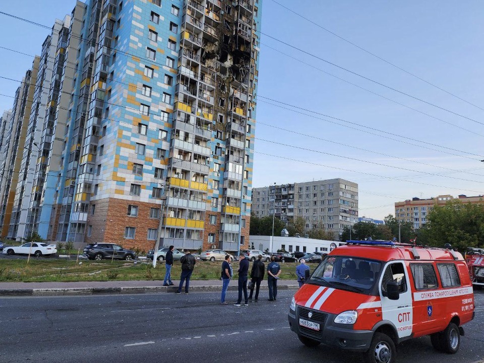 В Раменском пожарные оперативно потушили огонь в высотке