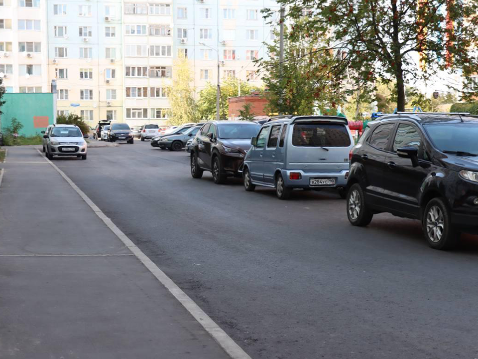 Новый асфальт уложили во дворе на улице Калинина по просьбе жителей Ступина