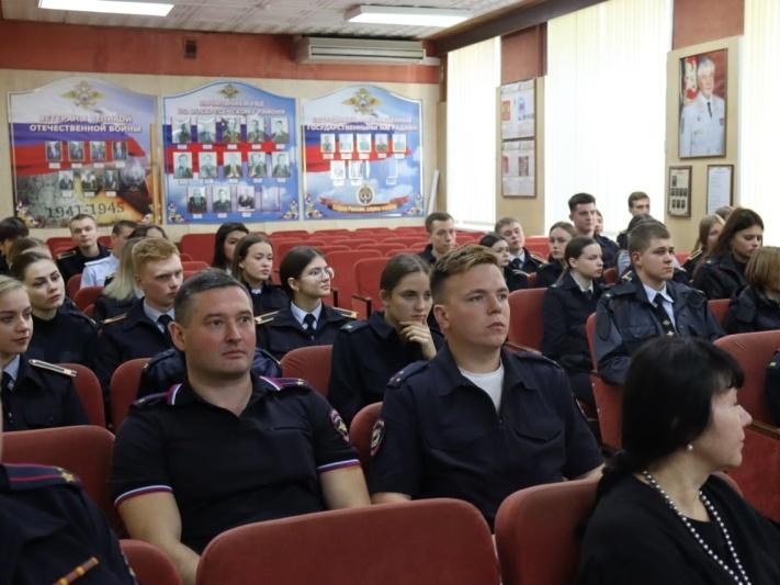 Полицейские Воскресенска рассказали студентам о специфике службы в органах внутренних дел