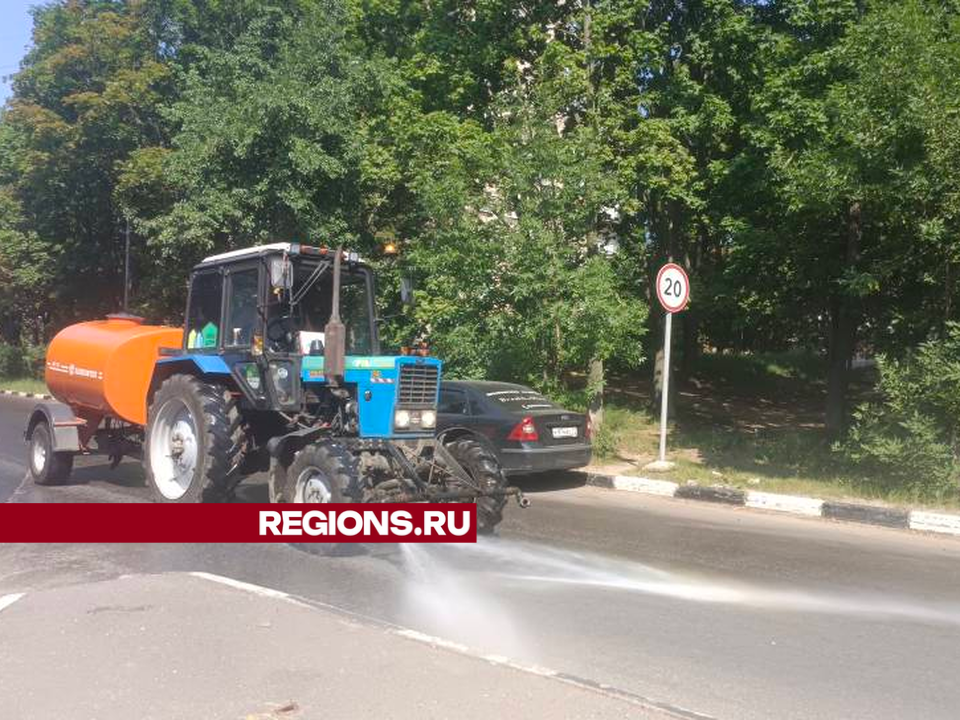 В Дзержинском дороги моют чаще, чем во всем Подмосковье