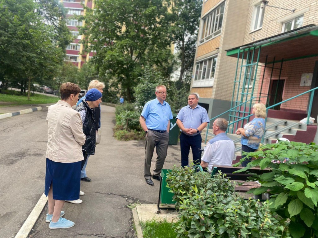 В Наро-Фоминском округе продолжается обход территорий заместителями главы округа