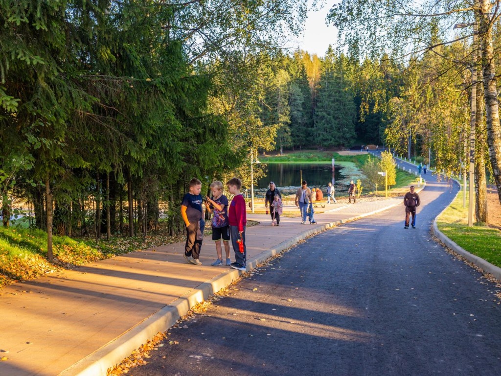 Пирс, спортзоны и пункт проката открылись для жителей Шаховской на обновленной плотине