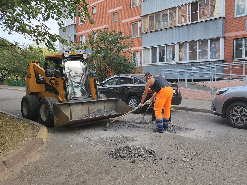 До конца недели в Красноармейске отремонтируют ямы, а в Ивантеевке установят дорожную неровность