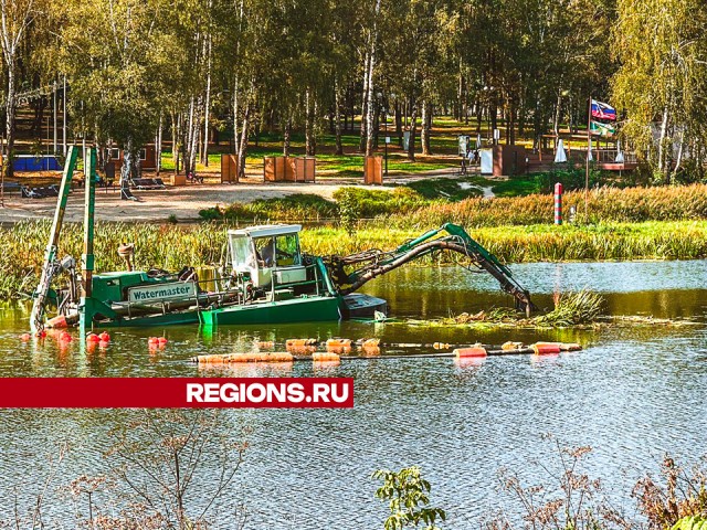 Дно реки Сестры чистят с помощью спецтехники