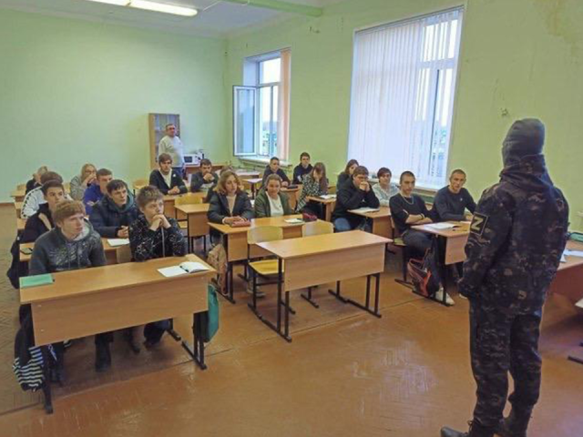 Участник специальной военной операции из Ступина рассказал студентам, как полученные знания помогли ему на фронте