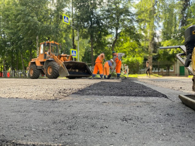 Коммунальщики Солнечногорска заказали огромную лужу в асфальт