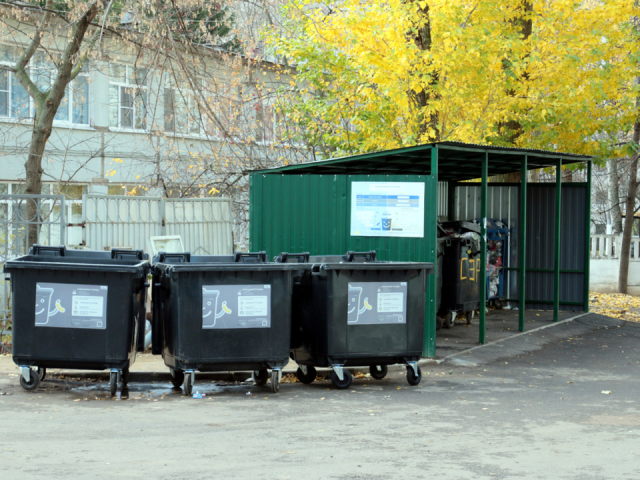 Дзержинские подростки громят контейнерные площадки в округе