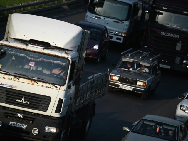 Трасса М2 встала в пробке под Подольском из-за ДТП