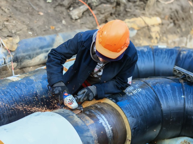 Холодная вода в дома поселка Кировский вернется к вечеру после устранения прорыва