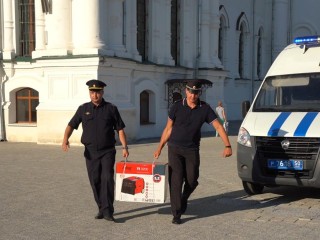 Егорьевские полицейские передали бойцам СВО генератор