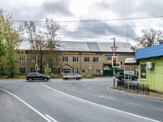 В Можайском округе отремонтировали дорожные знаки и спилили аварийные деревья