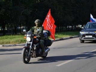 Краснознаменские патриоты устроили автопробег по городу