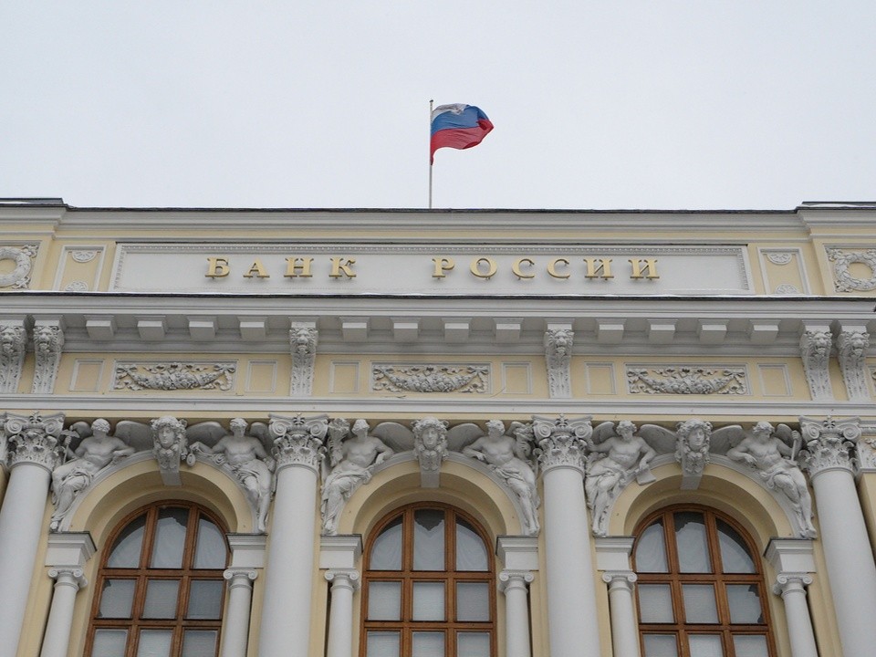 Финансовые учреждения опровергли намерения менять ставки до решения Центробанка