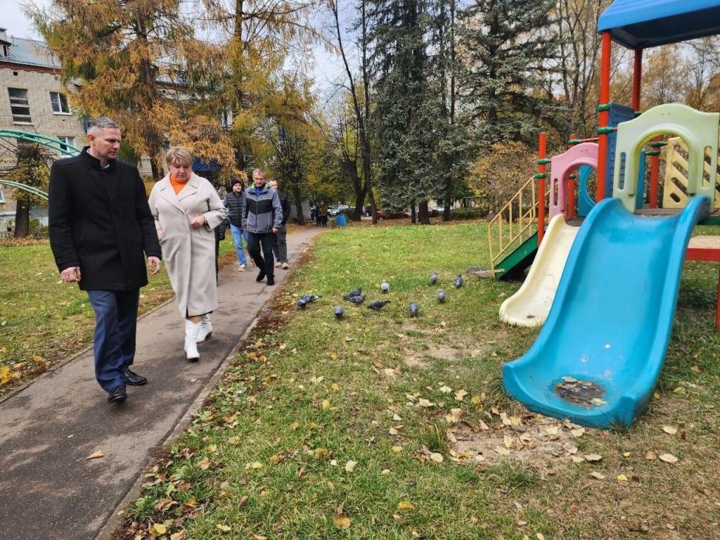 Детскую площадку в микрорайоне В заменят в следующем году в Пущине