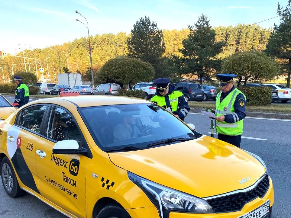 В Сергиевом Посаде более 30 таксистов остались без авто из-за нарушений