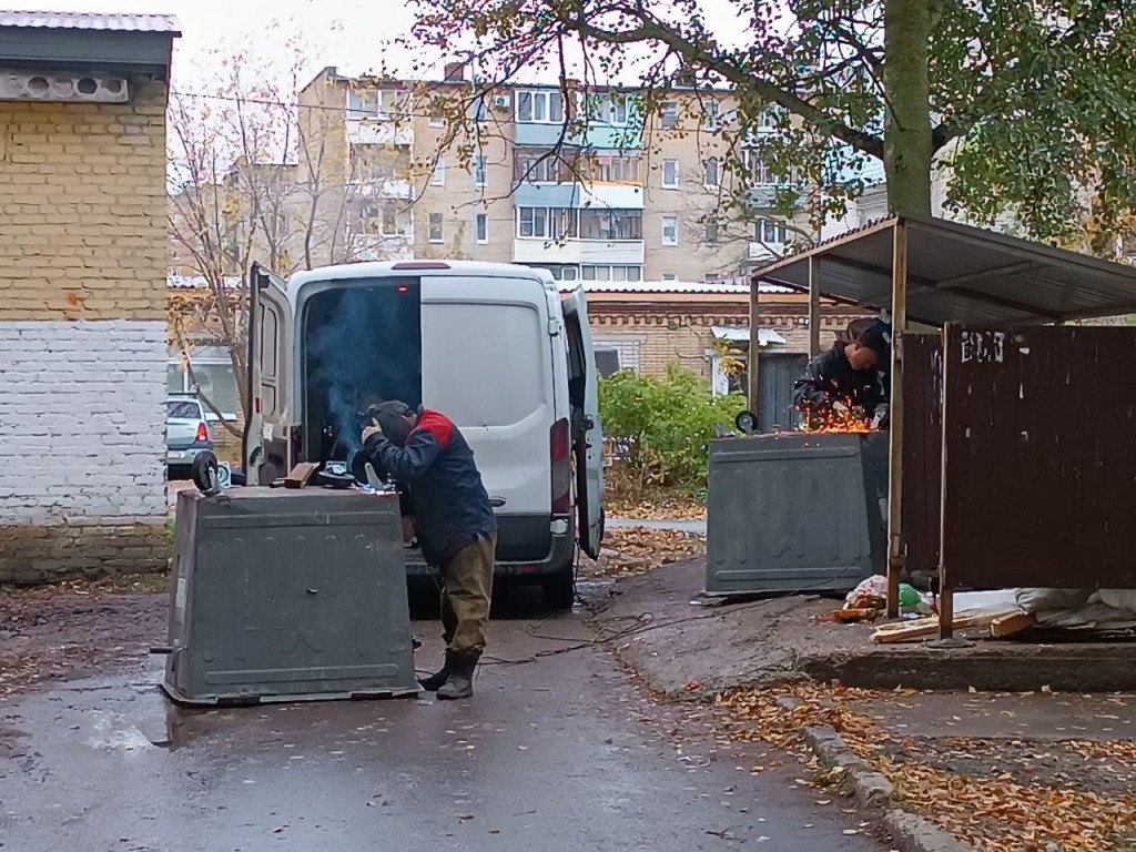 Мусорные баки отремонтировали на проспекте Борзова в Шатуре