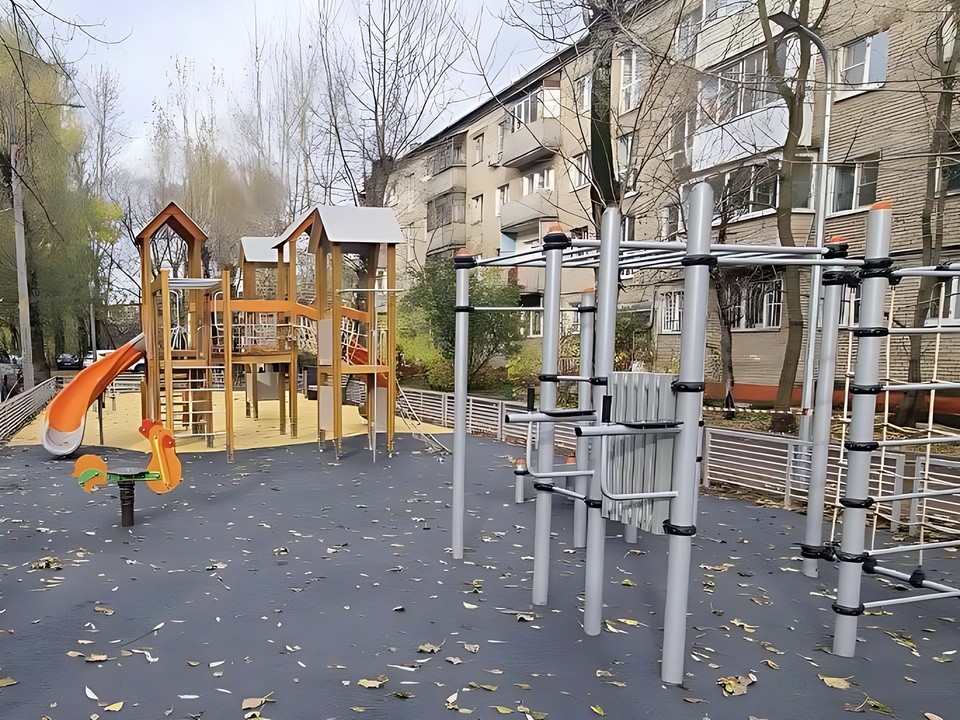 В Реутове заканчивают обновление пяти детских площадок