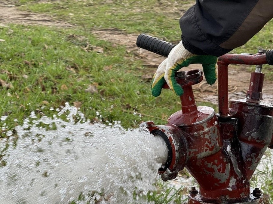 В поселке Синично отключили воду из-за аварии на трубопроводе