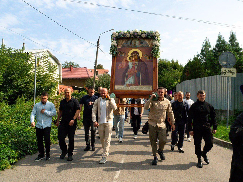 В Большом Серпухове прошел крестный код с иконой Пресвятой Богородицы