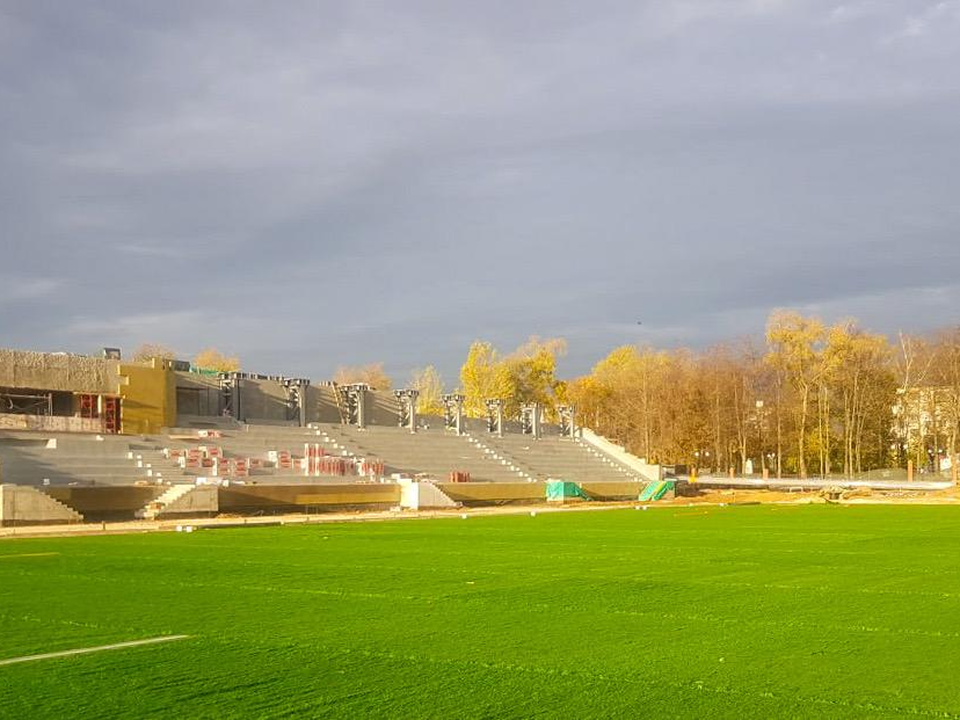 На стадионе «Торпедо» в Люберцах позеленело поле