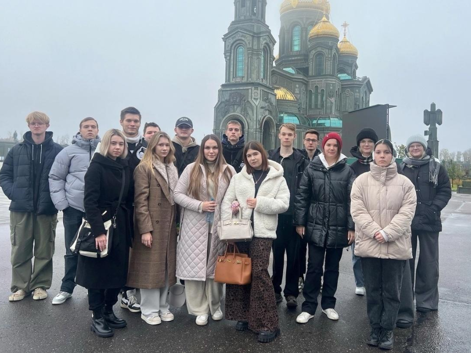 Студенты коломенского вуза изучают военное прошлое России в парке «Патриот»