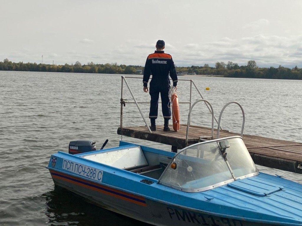 Спасатели Подмосковья напомнили об опасности осенней рыбалки