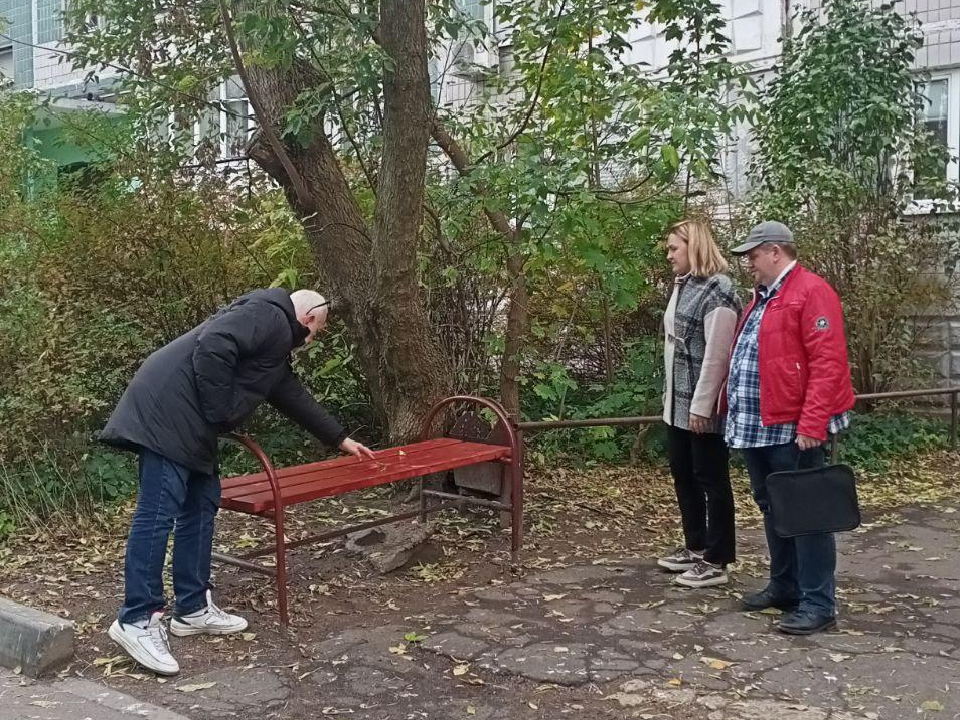 Дворы на Школьной улице в Дмитрове благоустроят после встречи с жителями