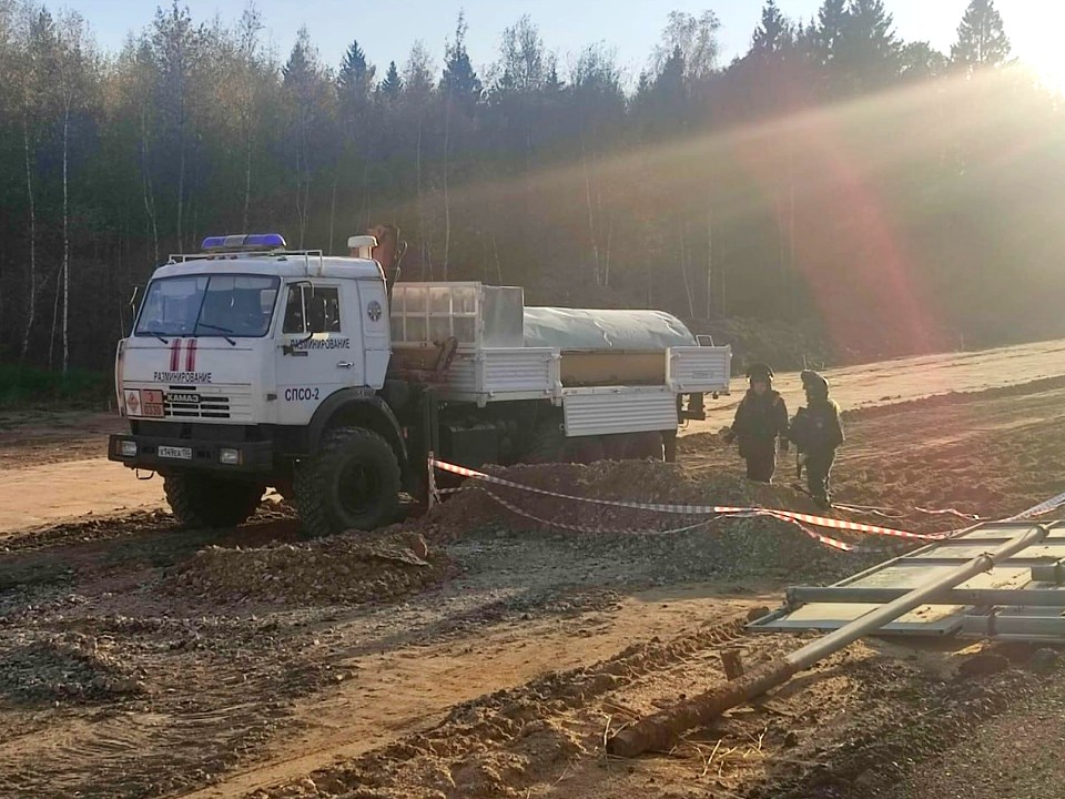 Спасатели вывезли авиабомбу времен ВОВ с федеральной трассы в Рузе