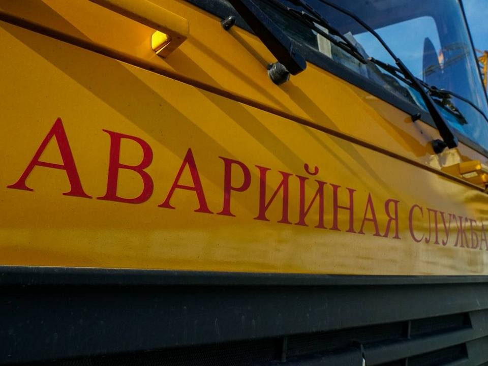 Воду начали откачивать из подвала дома на улице Бурденко