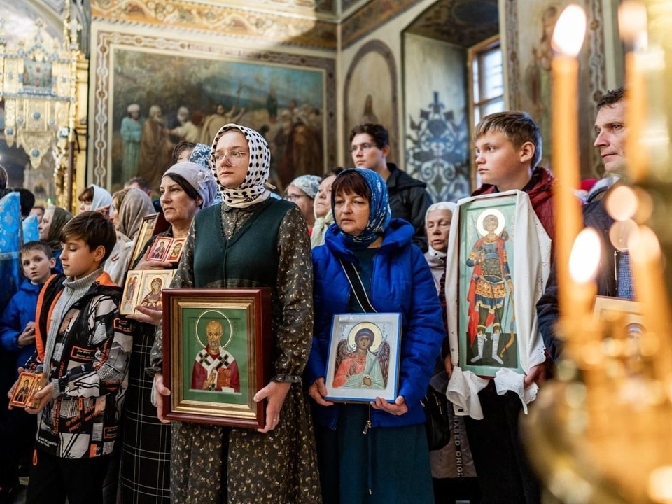 Ученики воскресной школы Троицкого собора написали иконы для бойцов СВО