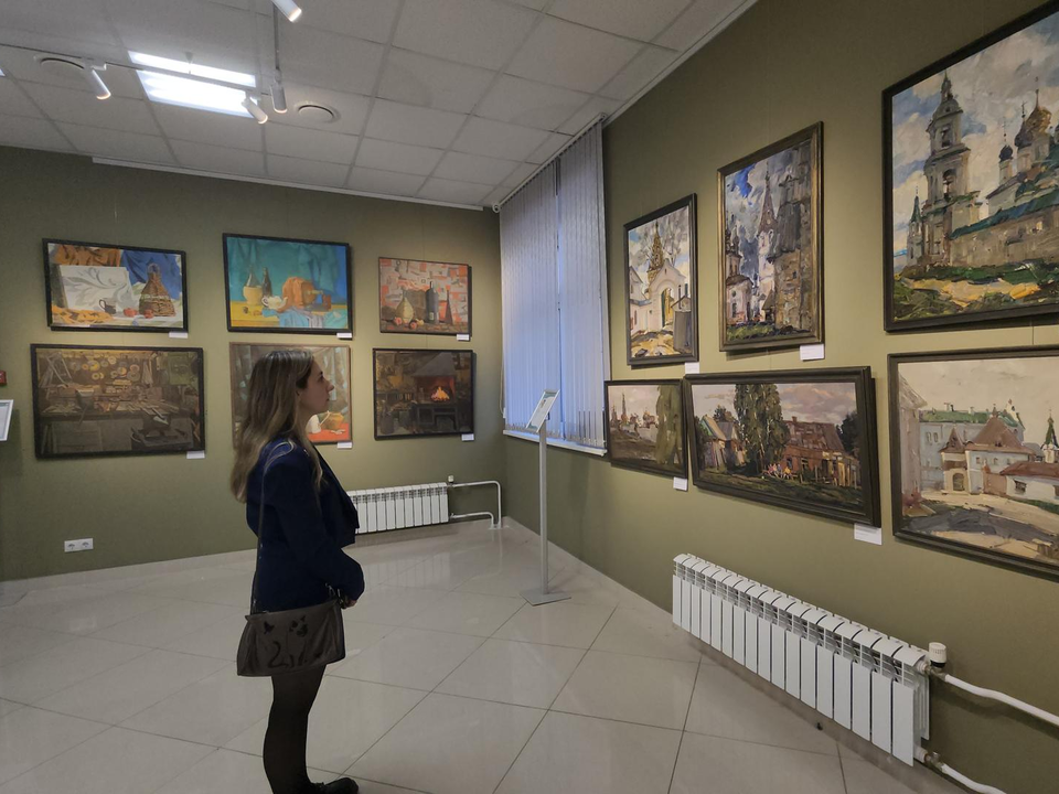Педагоги будущих учителей рисования выставили свои работы в Люберцах