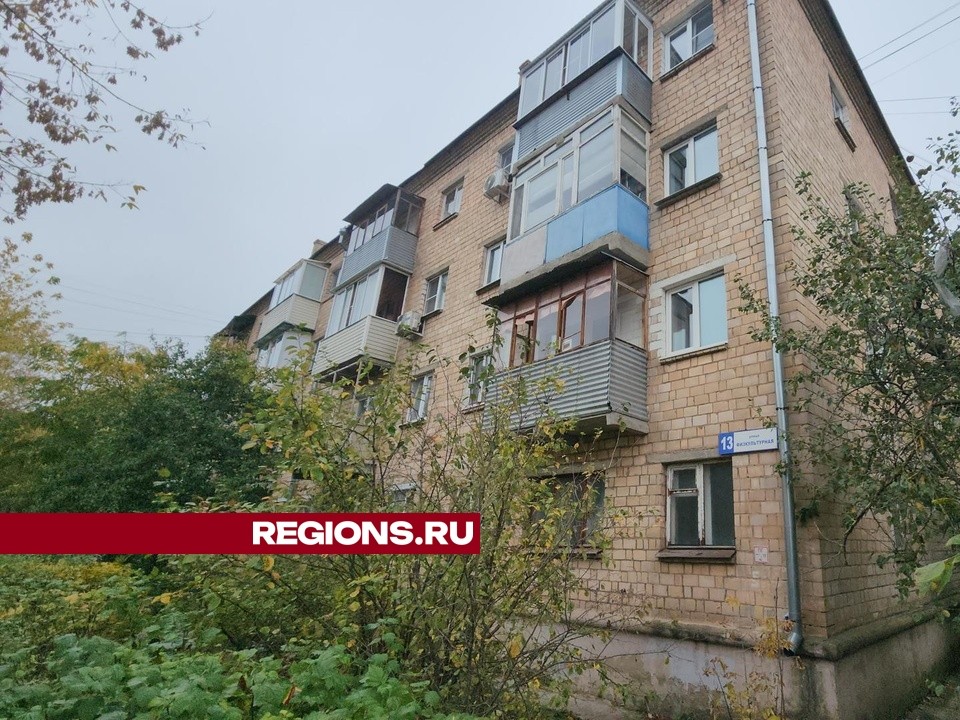Подъезды в доме на улице Физкультурной, 13 отделают кафельной плиткой
