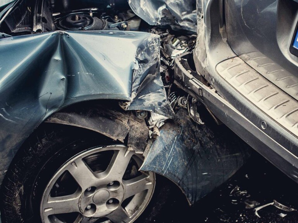 Столкновение двух автомобилей произошло на перекрестке Фирсова и Советской в Серпухове