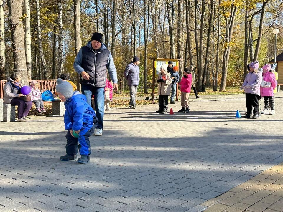 Папы соревновались в силовых состязаниях в День отца в Кашире-2