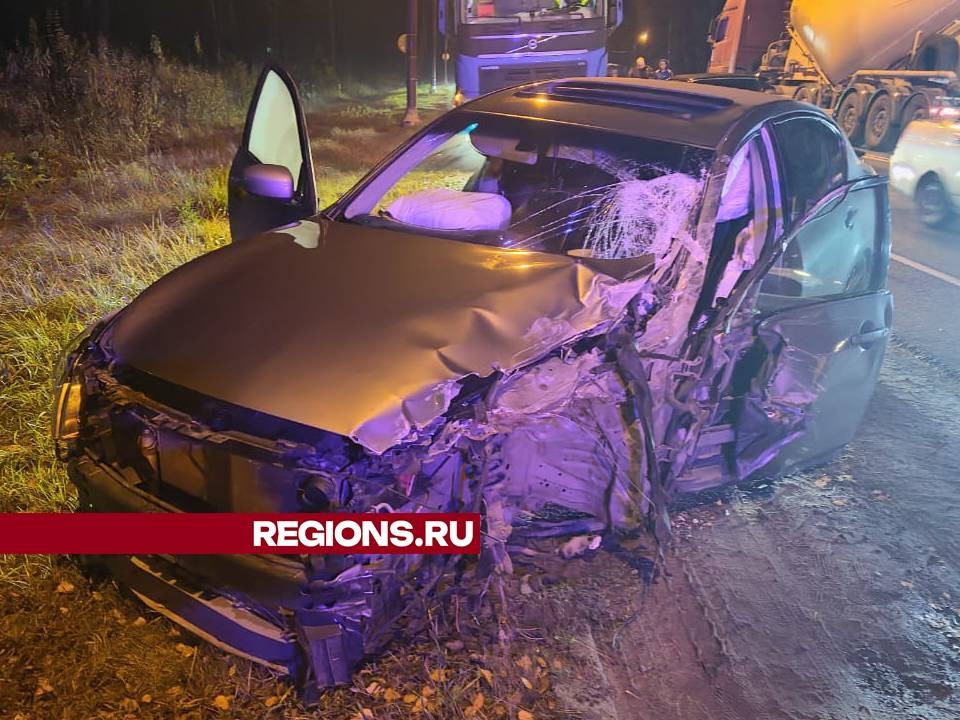 Перед эстакадой на въезде в Орехово-Зуево столкнулись два автомобиля