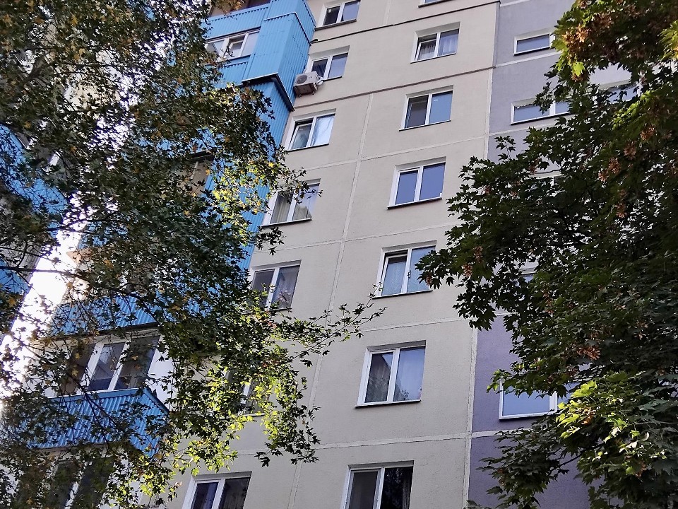 В девятиэтажке Мариуполя уже установлены пластиковые окна