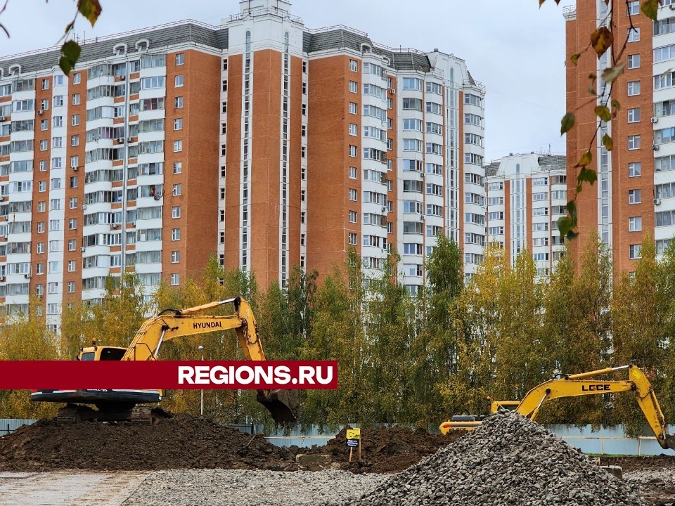 Котлован для нового бассейна в Лобне почти завершен