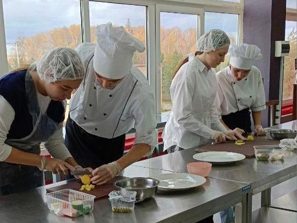 В роли профессиональных поваров попробовали себя зарайские школьники