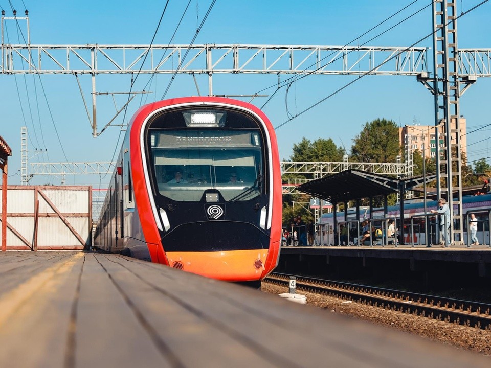 Пассажирам в Химках напомнили, что категорически нельзя делать на железной дороге