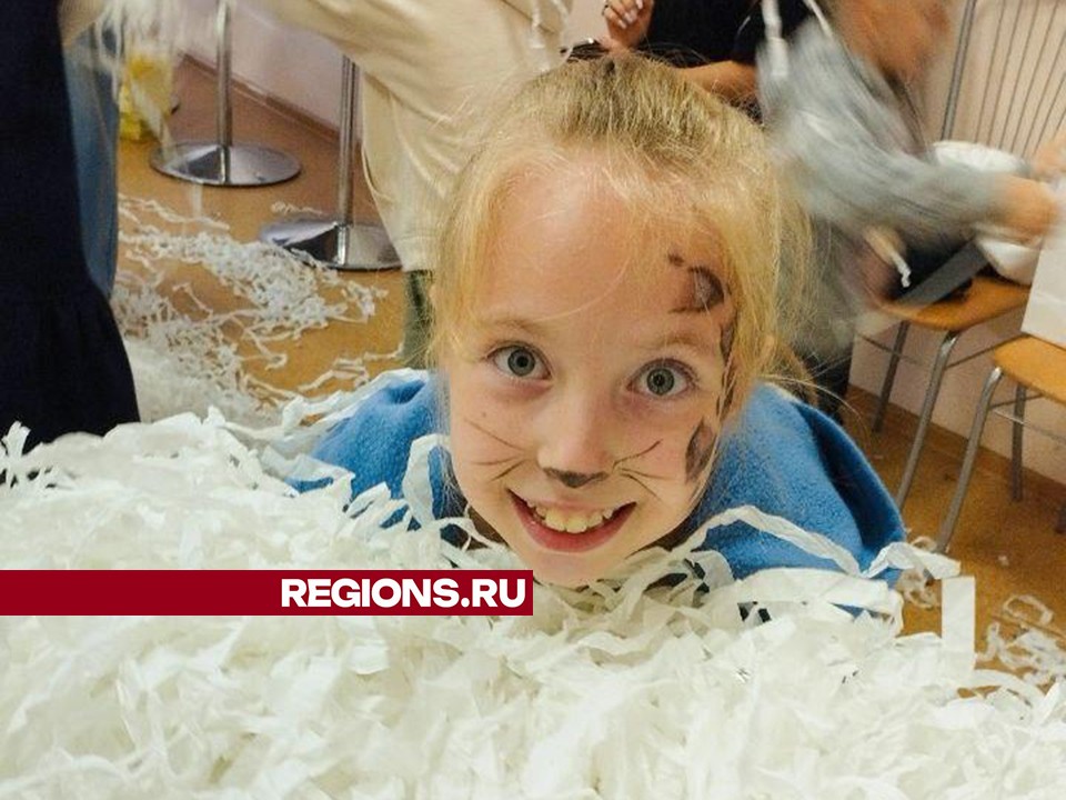 Бумажную дискотеку с пингвином устроили для особенных детей в Ивантеевке на празднике осени