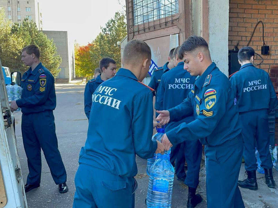 Питьевую воду для жителей Курской области собрали в Губернском колледже Серпухова