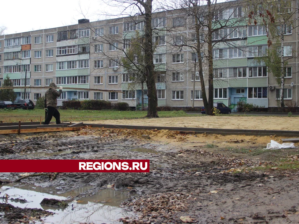 Детскую площадку в 3-м микрорайоне пообещали открыть в начале ноября