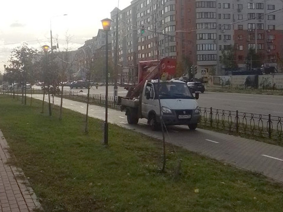 Покосившиеся фонари на Гудкова восстановили после замечаний жителей