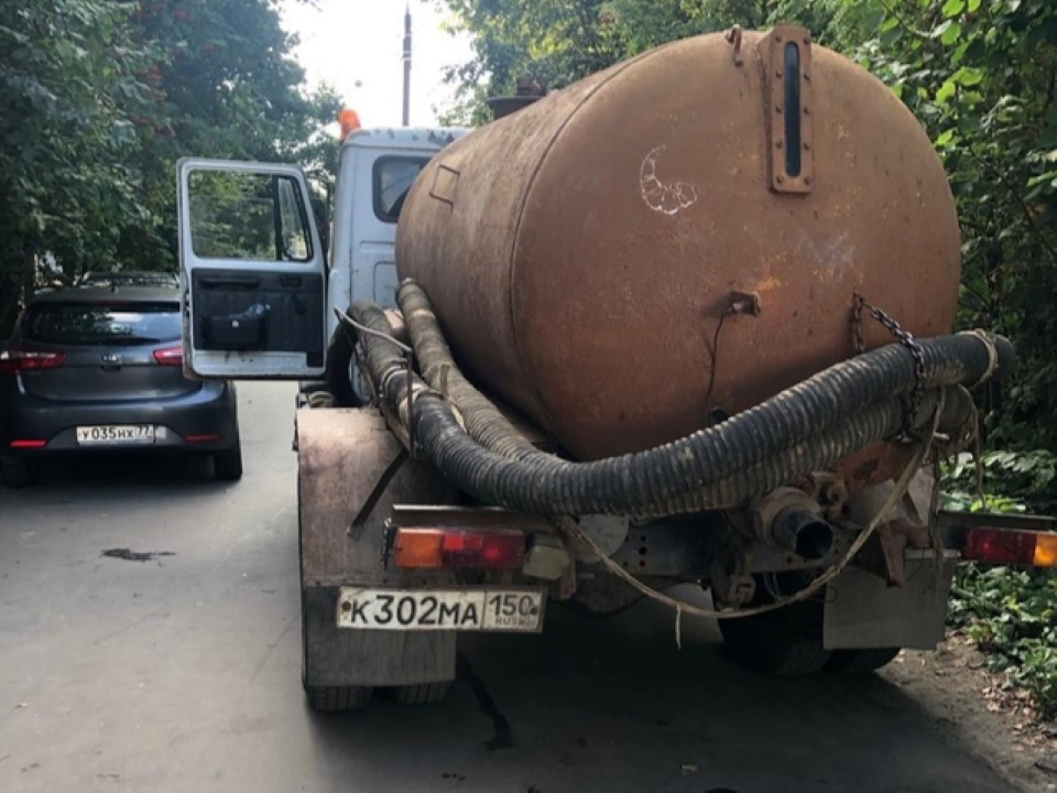 Застрявшая на вызове спецмашина в Чехове не пострадала