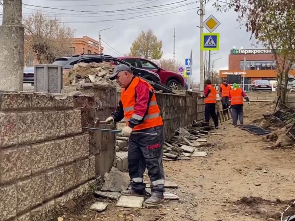 В центре Истры началась работа по благоустройству вблизи детской поликлиники