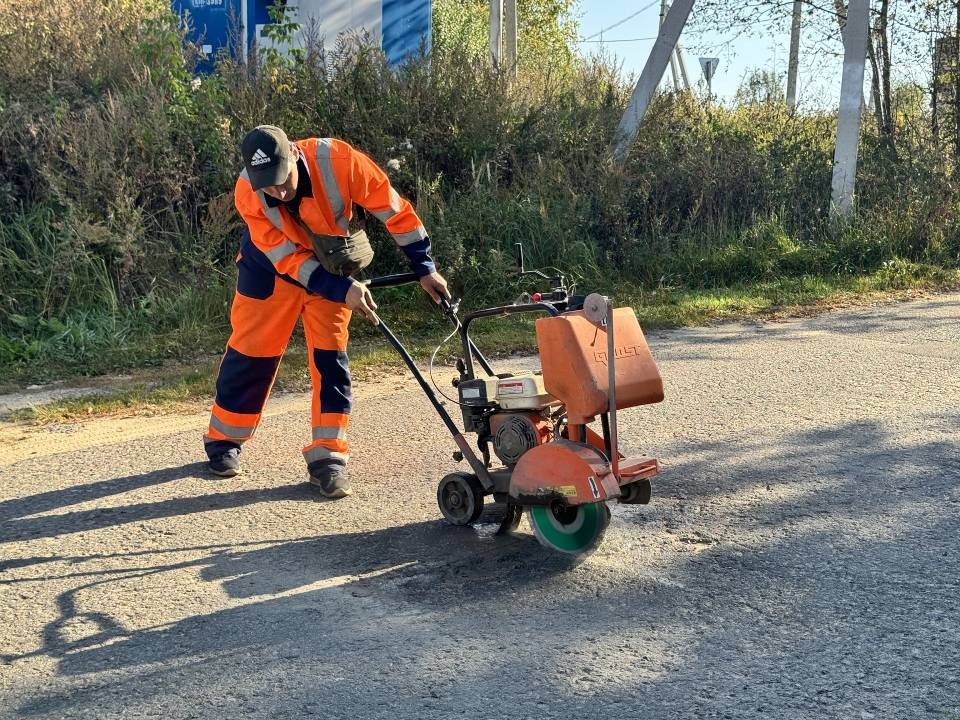 Дорожники провели ямочный ремонт на трех улицах Воскресенска