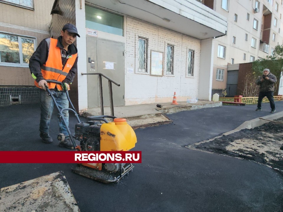 Пешеходные тротуары отремонтировали на улице Некрасова в Лобне