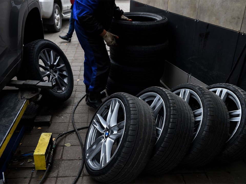 Где поменять шины на автомобиле в Долгопрудном