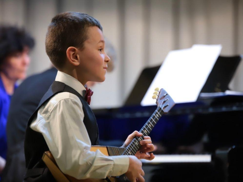 Виртуоз игры на балалайке из Сергиева Посада победил на Всероссийском фестивале